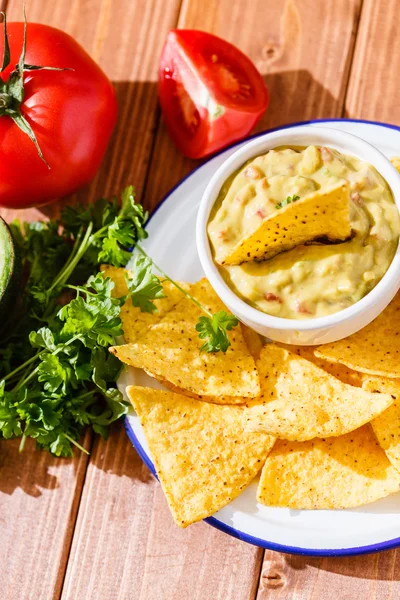 Guacamole with avocado and lime — Stock Photo, Image