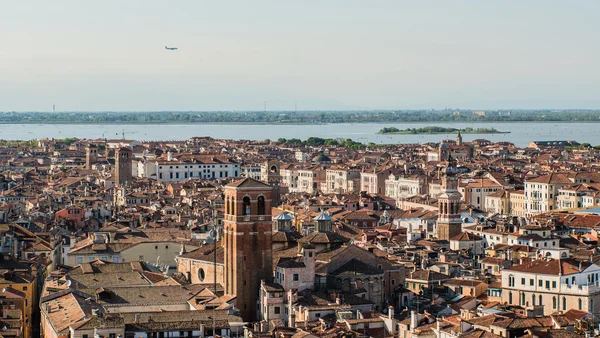 Tetti sulla città di Venezia — Foto Stock