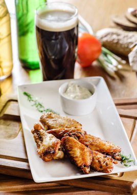 tavuk kanadı bira ile