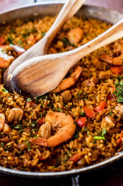 İspanyol deniz ürünleri paella