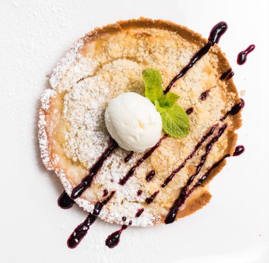 badem pasta dondurma ile