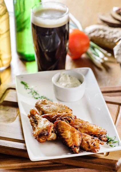 Chicken wings with beer — Stock Photo, Image