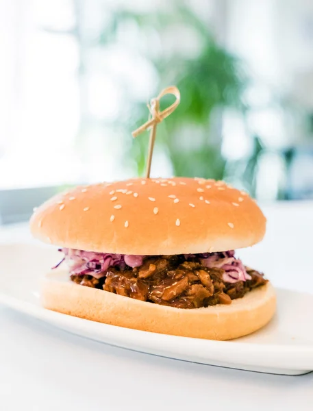 Hamburger savoureux aux légumes — Photo