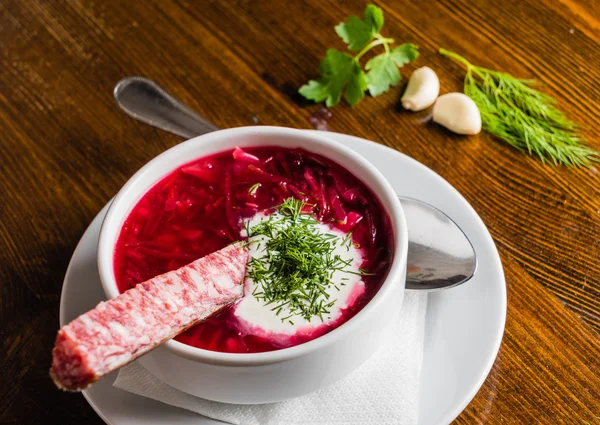 Tradiční červené řepy polévka — Stock fotografie
