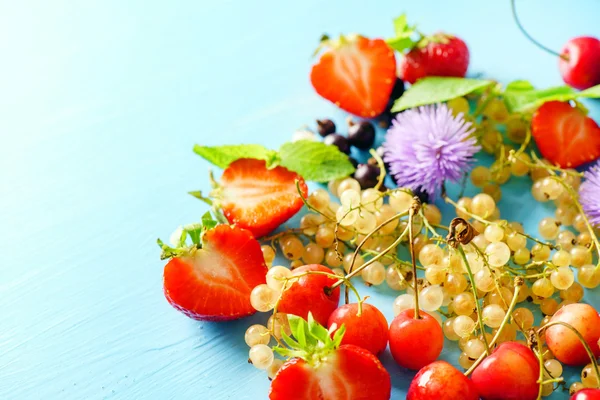 Fresh fruits and berries — Stock Photo, Image