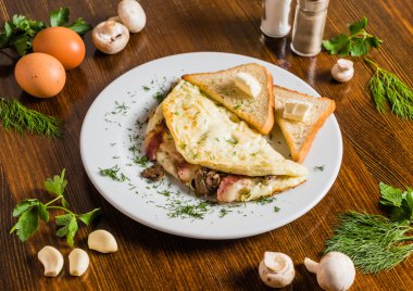 Dekorasyon ile sunulan geleneksel kahvaltı