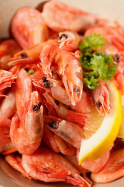 Limon ile lezzetli karides