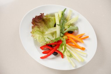 Tabakta taze sebzeler