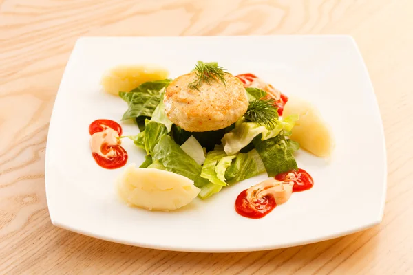 Chicken cutlet with mashed potatoes — Stock Photo, Image