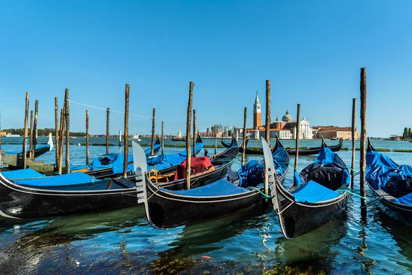 Gôndolas tradicionais em Veneza — Fotografia de Stock