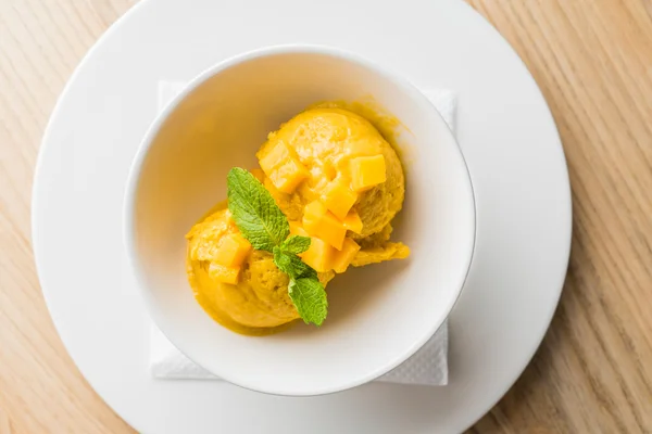 Mango ijs sorbet — Stockfoto