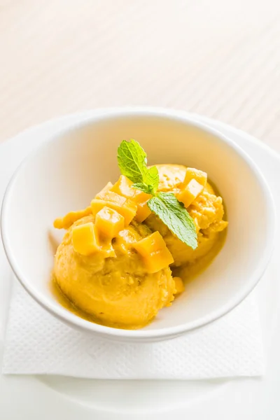 Sorbetto gelato al mango — Foto Stock