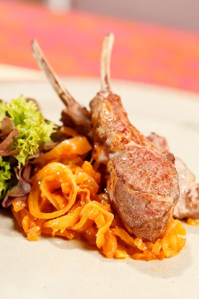 Lamb lion with vegetables — Stock Photo, Image