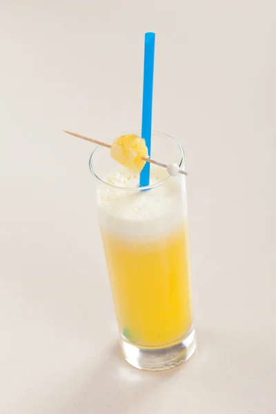 ガラスのレモン ジュース — ストック写真