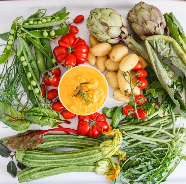 Fresh vegetables on plate — Stock Photo, Image