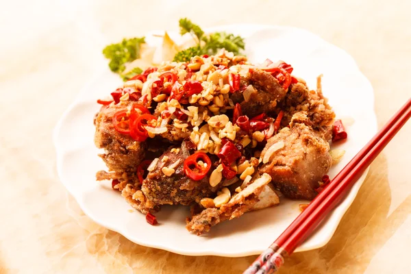 Cozinha chinesa no prato — Fotografia de Stock