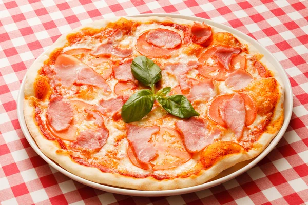 Verse smakelijke pizza — Stockfoto