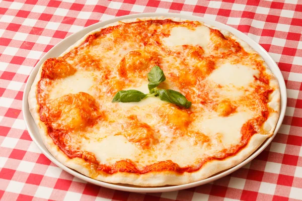 Pizza fresca gustosa — Foto Stock