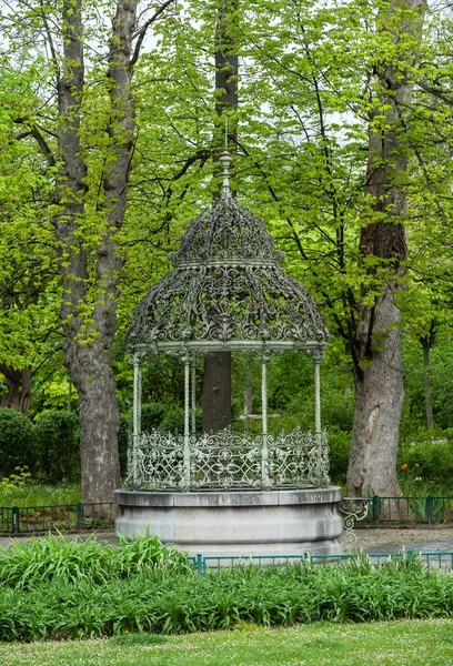 Vintage alcove in park — Stock Photo, Image