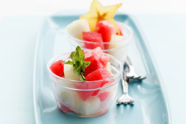 sağlıklı meyve salatası