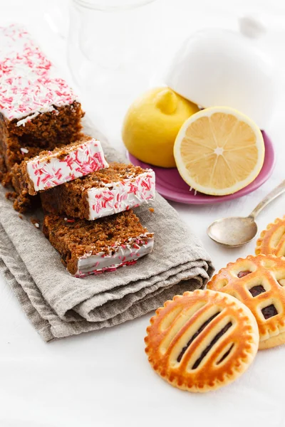 Teezeit mit Kuchen — Stockfoto