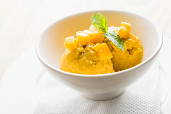 Sorbete de helado de mango — Foto de Stock