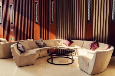 Modern otel salonunda