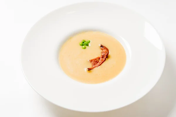 Soupe à la crème sur assiette — Photo