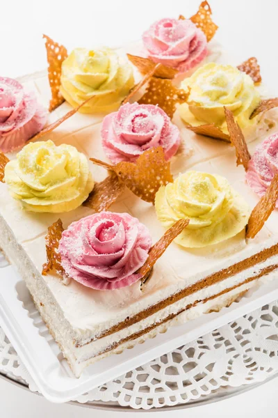 Cake with cream roses — Stock Photo, Image