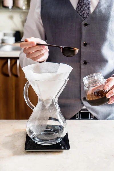 Barista fazendo café — Fotografia de Stock