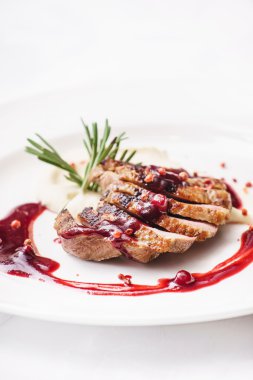 soslu ördek göğsü