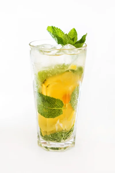 Sommer-Limonade auf Weiß — Stockfoto