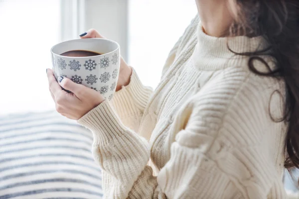 Donna con cioccolata calda — Foto Stock