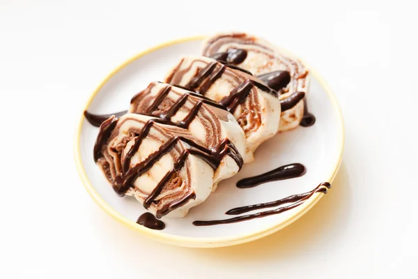 Süßes Brötchen mit Schokolade — Stockfoto