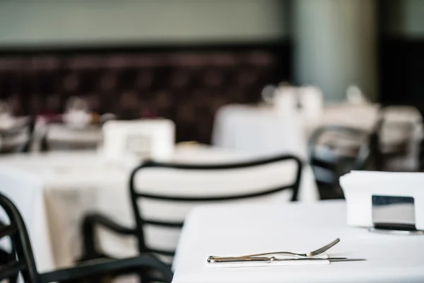 White tablecloth furnished restaurant — Stock Photo, Image