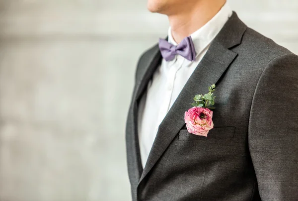 Elegant klädda brudgummen — Stockfoto