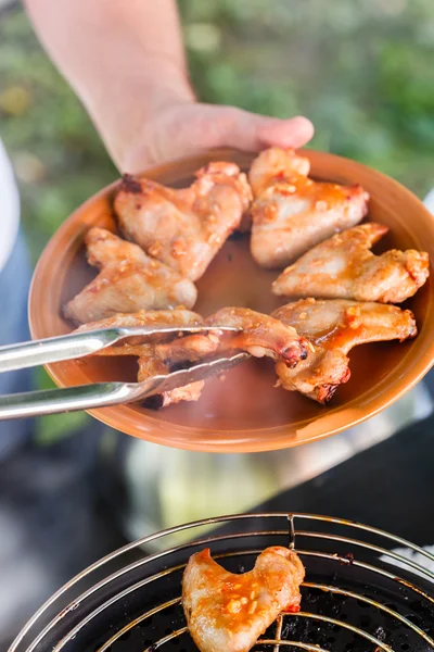 Grilling chicken wings — Stock Photo, Image