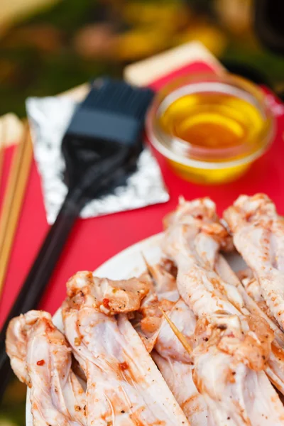 Chicken Wings marinieren — Stockfoto