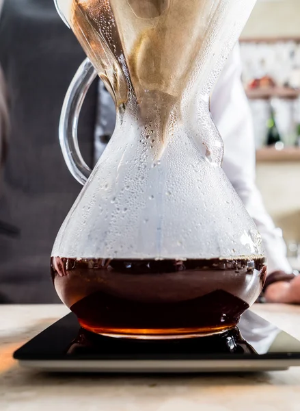 Maken pour over koffie proces — Stockfoto