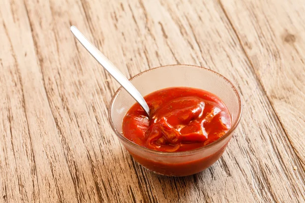 Salsa de tomate en bowl — Foto de Stock