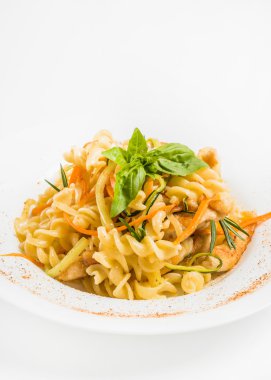 Düdük makarna tavuk ile 