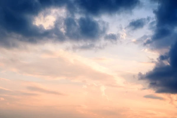 Красивое небо с облаками — стоковое фото