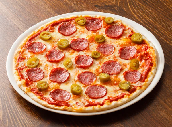 Leckere gebackene Pizza — Stockfoto