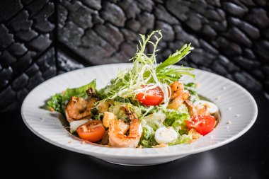 tabak karides salatası