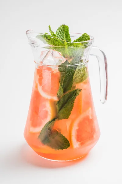 Verse limonade in pot — Stockfoto