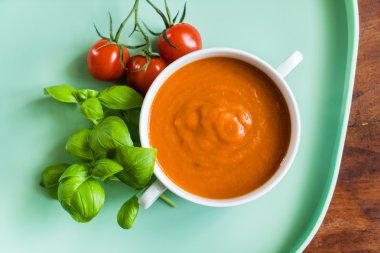 tabakta domates çorbası