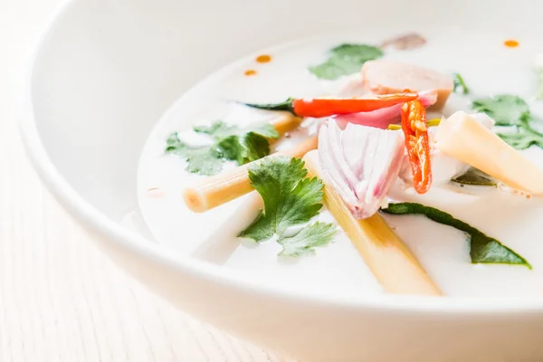 Thajská polévka na talíři — Stock fotografie