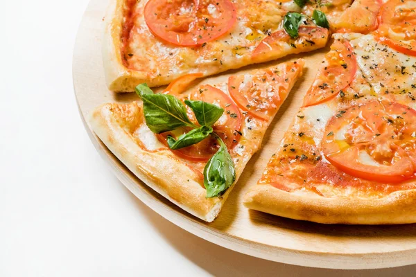 Frische leckere Pizza — Stockfoto