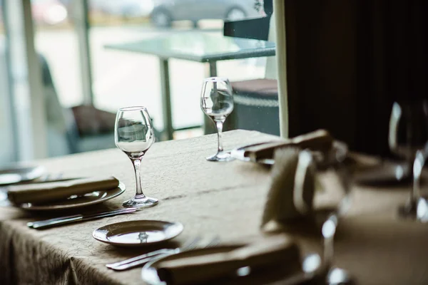 Serveertafel in restaurant — Stockfoto