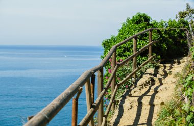 yolu ile ahşap çit   